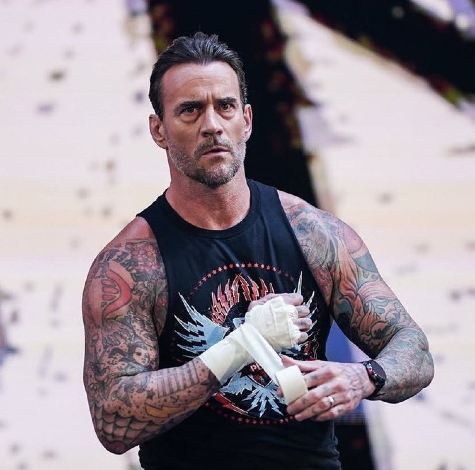 ClubDeWWE's tweet photo. 🚨 Informa @WrestleVotes: CM Punk abrirá #WWERaw esta noche. https://t.co/t10w37yf4Y