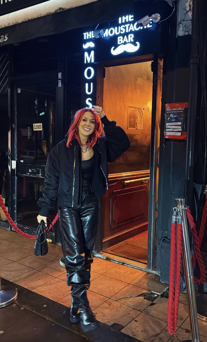 YAZELLEMUSIC's tweet photo. Thanks to everyone who came to see me in London last Thursday! You all made the last gig of the year AND Marry The Mirror release day feel so special. I can't wait to hit the stage again soon, where should I play next?? 👀 https://t.co/xeO06NP6kE