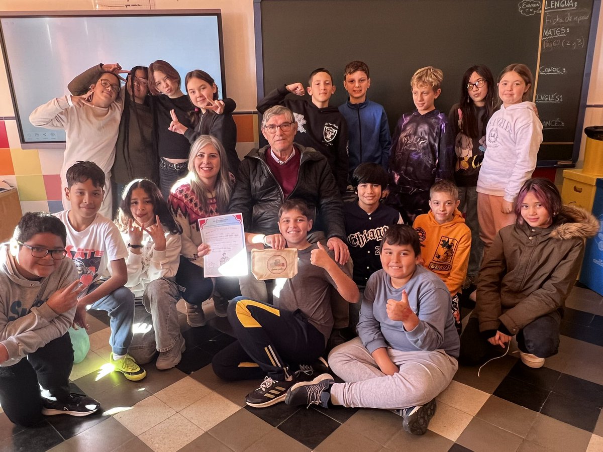 coleAl_Andalus's tweet photo. Hoy hemos compartido lecturas y recuerdos de la infancia con nuestros abuelos y abuelas, feliz #DiaDeLaLecturaEnAndalucia #AbrazandoNuestrasRaíces85Aniversario @CEPdeJEREZ @gabinete_cadiz @BBEECADIZ https://t.co/IACZP0jioH