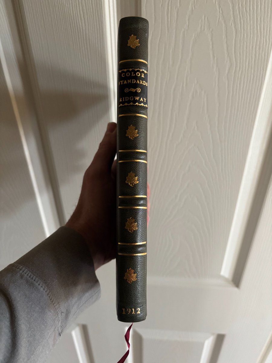 pinnaclestamps's tweet photo. Ridgway's 100+ year old tome from 1912 to classify bird colors is also a key reference for rare shades of 19th century stamps. Amazing craftsmanship w/ its 53 plates providing 1,115 color chips! #hobby #collecting #philately #rarestamps #stampcollecting #art #birds #ornithology https://t.co/zLCP0QigZP