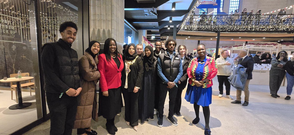 Elays (@elaysnetwork) on Twitter photo A special thank you to
<a href="/BatterseaPwrStn/">Battersea Power Station</a> and <a href="/Apple/">Apple</a> for an incredible opportunity to meet His Majesty King Charles III <a href="/RoyalFamily/">The Royal Family</a>. A memorable afternoon with a chat with His Majesty, a speech by <a href="/TimCook/">Tim Cook</a>, and a perfect ending with a surprise performance by <a href="/raye/">RAYE</a> A special thank you to
<a href="/BatterseaPwrStn/">Battersea Power Station</a> and <a href="/Apple/">Apple</a> for an incredible opportunity to meet His Majesty King Charles III <a href="/RoyalFamily/">The Royal Family</a>. A memorable afternoon with a chat with His Majesty, a speech by <a href="/TimCook/">Tim Cook</a>, and a perfect ending with a surprise performance by <a href="/raye/">RAYE</a>