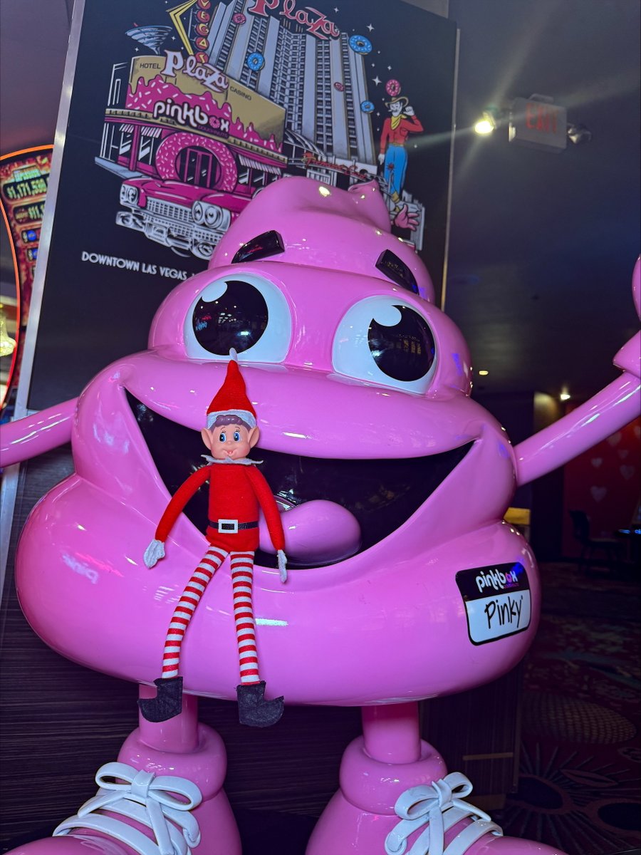PlazaLasVegas's tweet photo. Look who I ran into at the Plaza—Pinky! 💖🎀 We’re serving smiles, style, and a whole lot of pink magic. I think I’ve found my partner-in-crime for spreading holiday cheer! 💅

#PlazaLV #PINKY #DTLV #PinkBox #JokerThePoker https://t.co/b2XqnFFik5