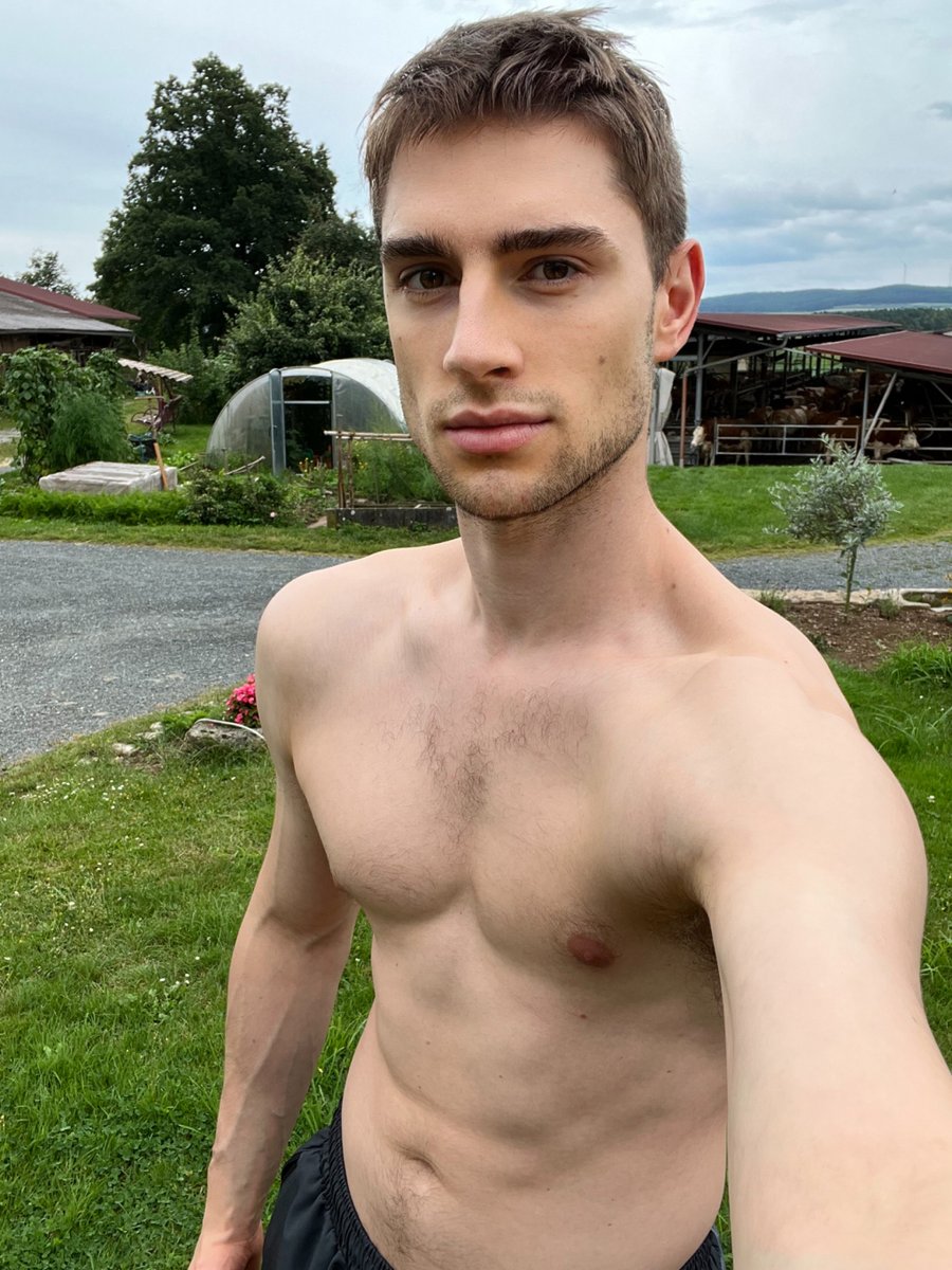 jonasheimplay's tweet photo. I love the thrill of outdoor activities, but the real excitement happens indoors with a partner 👄🍑https://t.co/Xby3478bhp https://t.co/5WXziDgql4