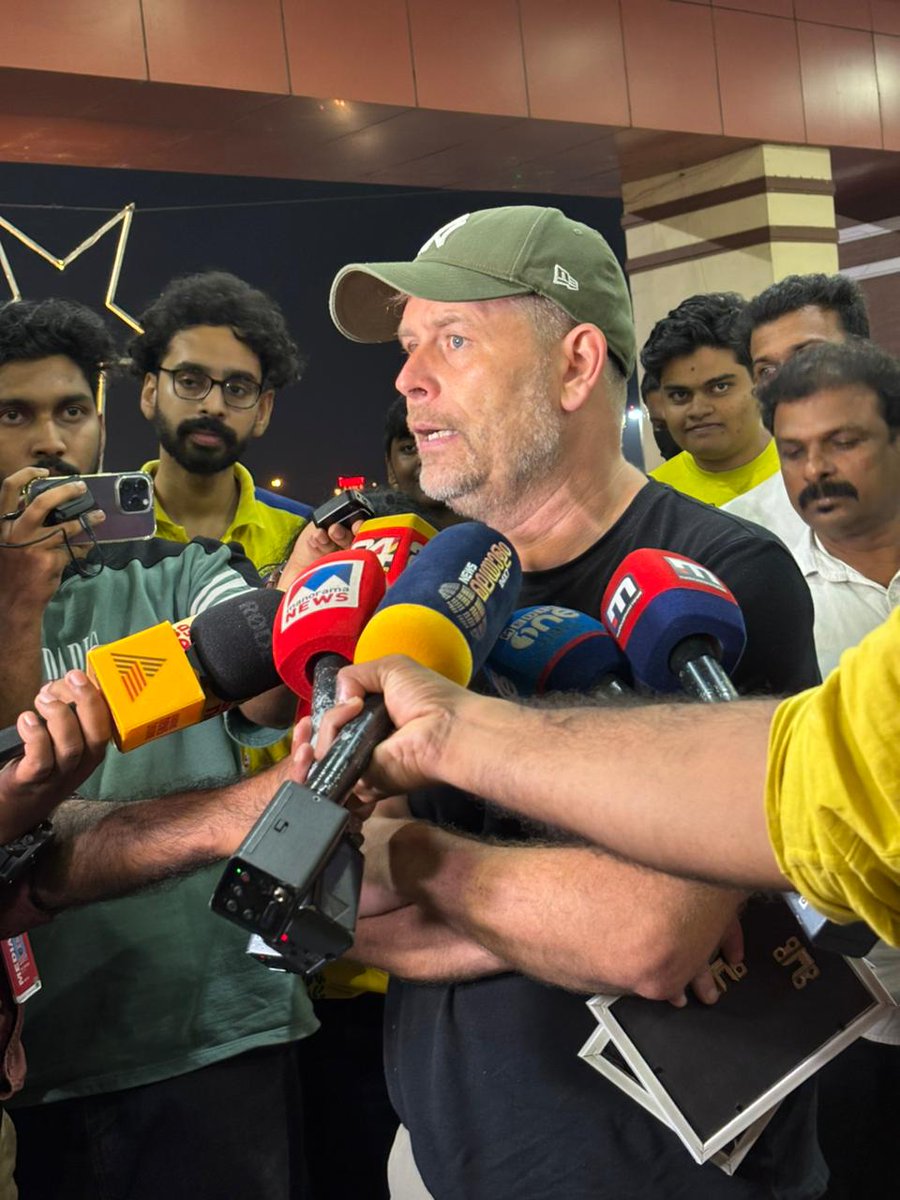 FireOfIndia1's tweet photo. Player revolt leads to the coach's termination with a hefty 4 Crore compensation paid to the coach. 
#KBFC #Coach #Christmas https://t.co/nEacgcVy8j