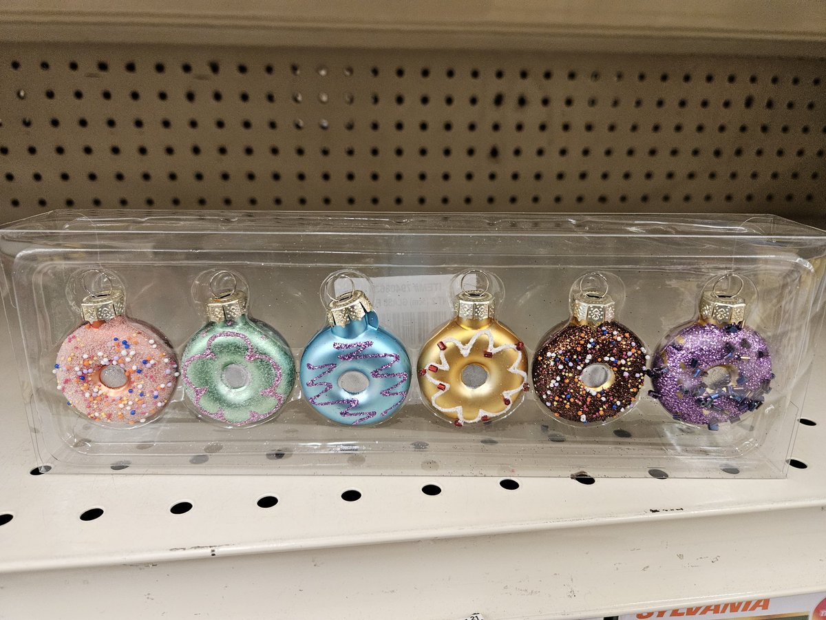 kagesora02's tweet photo. Found the ornaments Aster would insist on for Christmas https://t.co/gQbr2DtDgp