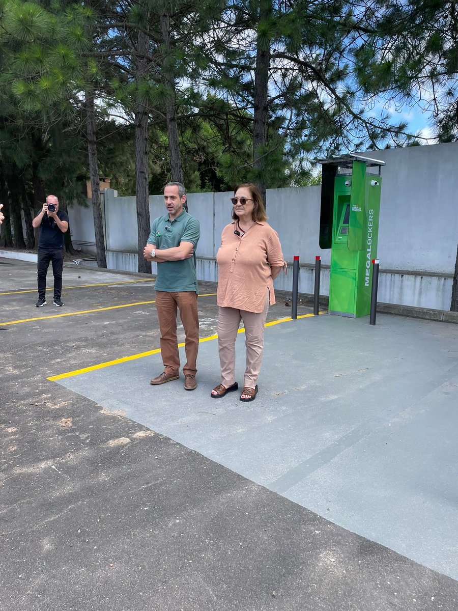 Ursea_Uy's tweet photo. 🗞️El directorio de URSEA asistió esta mañana en Maldonado a la inauguración de los MEGALOCKERS, una solución innovadora de #MEGAL que transforma la distribución de garrafas de #supergás: fáciles de usar, con pagos electrónicos y disponibles 24/7, todo el año👏 https://t.co/m0k7JTxv2I