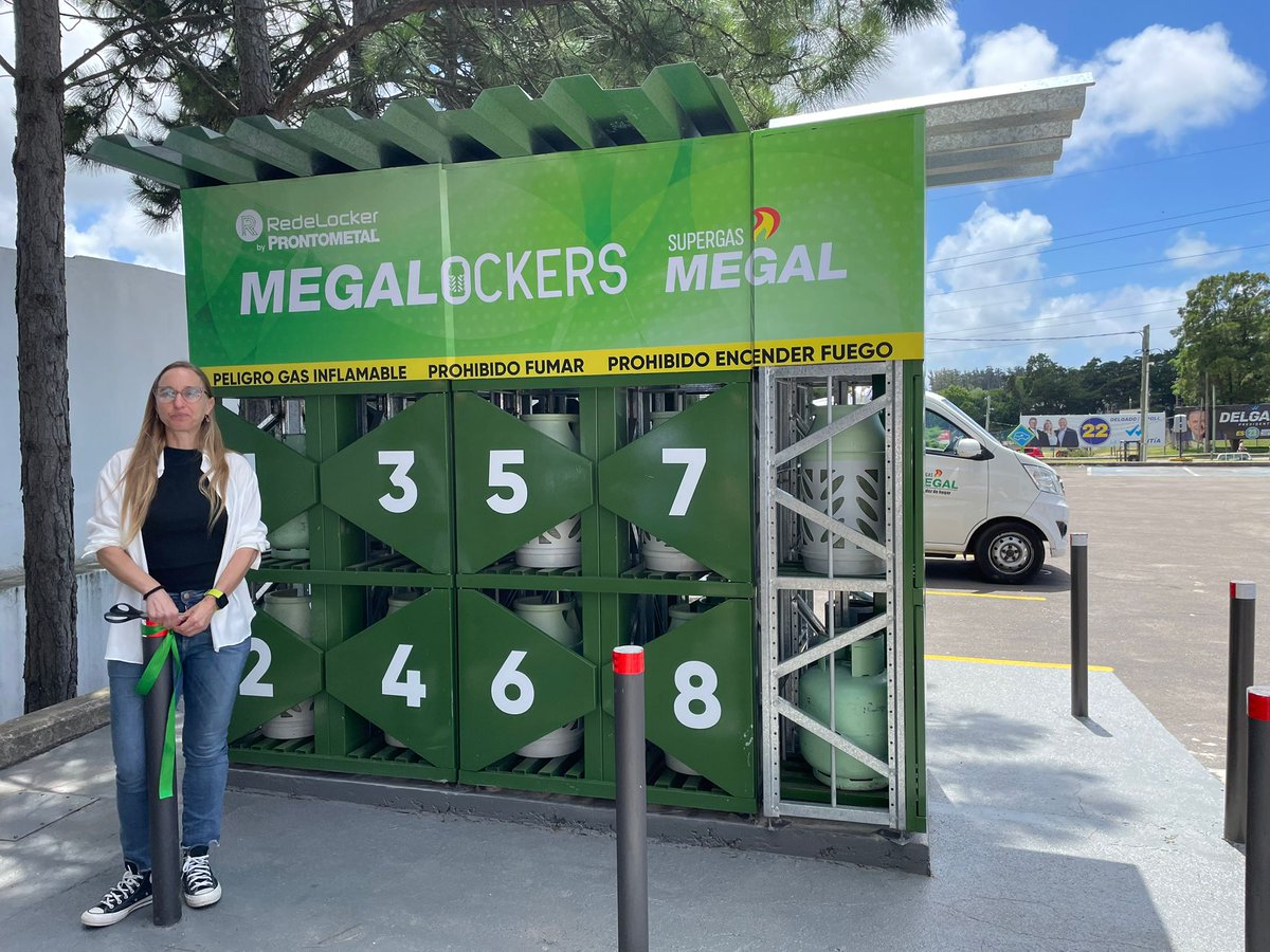 Ursea_Uy's tweet photo. 🗞️El directorio de URSEA asistió esta mañana en Maldonado a la inauguración de los MEGALOCKERS, una solución innovadora de #MEGAL que transforma la distribución de garrafas de #supergás: fáciles de usar, con pagos electrónicos y disponibles 24/7, todo el año👏 https://t.co/m0k7JTxv2I