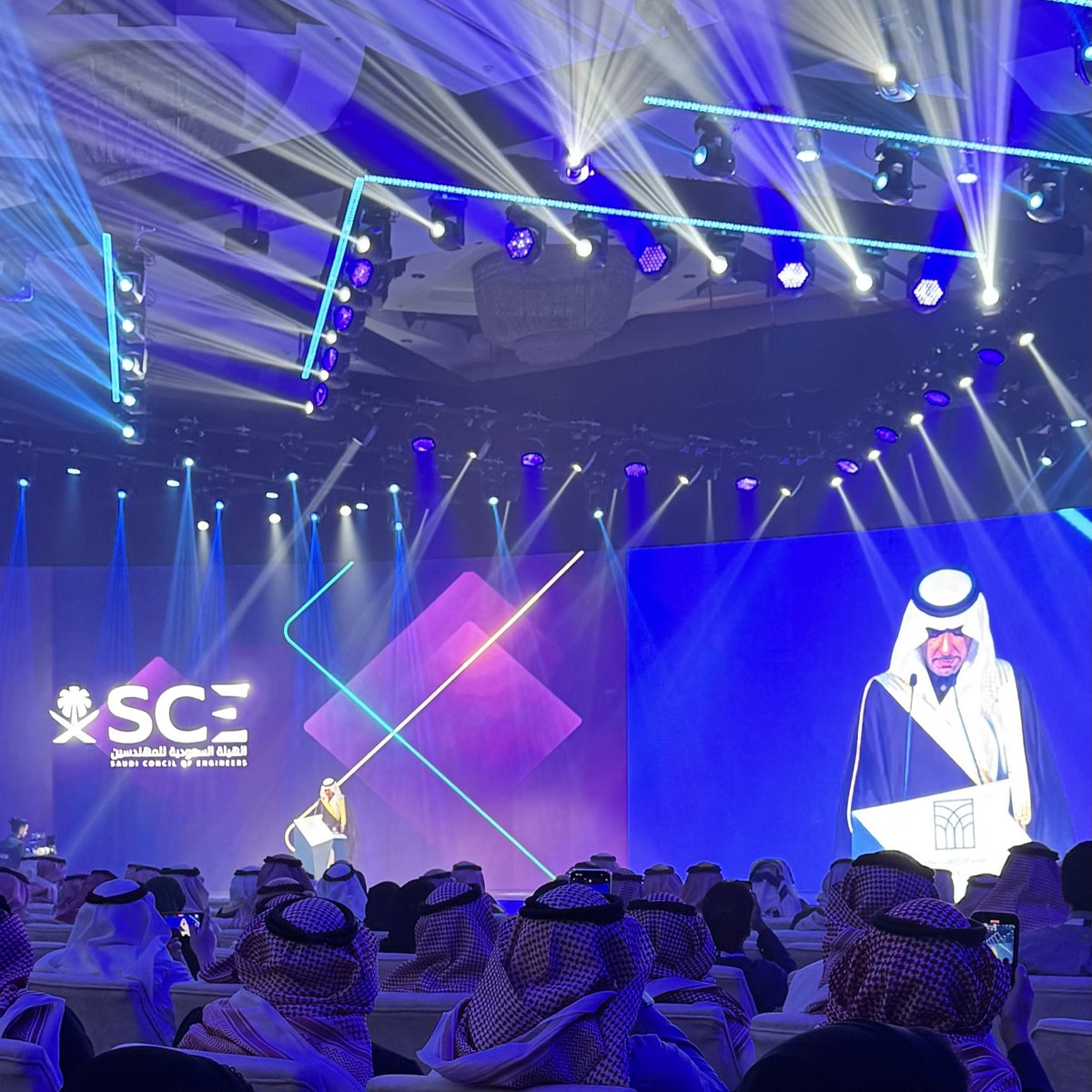 تشرفت اليوم بحضور افتتاح منتدى (الهندسة وجودة الحياة) بدعوة كريمة من هيئة المهندسين وبرعاية معالي وزير الشؤون البلدية والقروية والإسكان الأستاذ ماجد بن عبد الله الحقيل. فرصة وتجربة جميلة ومفيدة لمناقشة واستعراض دور الهندسة في تعزيز جودة الحياة وتحقيق التنمية المستدامة.