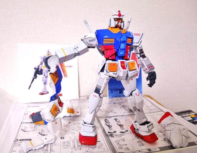 #世界で唯一無二の自分だけの作品をさらせ　
「脱皮」
　旧キット1/100ガンダムからVer.3.0が出てくる姿を造形しました