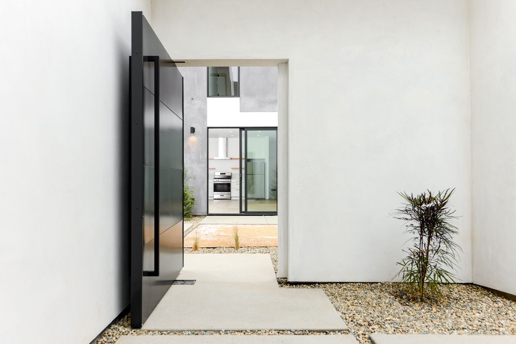 Feng Shui &amp; minimalism come together to fill your home with design that speaks to you. To ensure the free flow of energy, it's important that our rooms and items serve purpose. When these are unused, they contribute to stale energy, which can block the harmonious flow we desire.