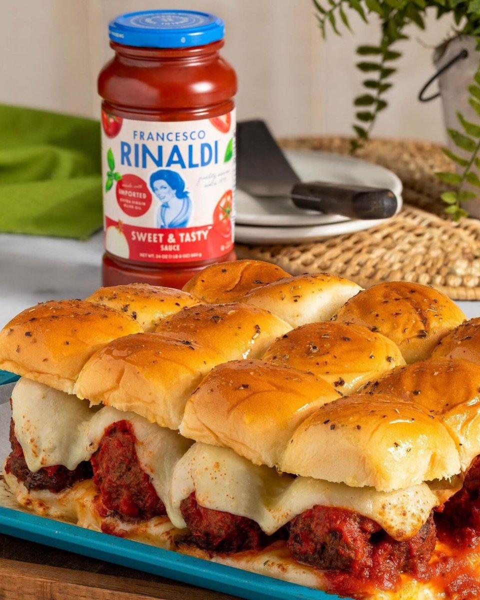 FrancescoSauce's tweet photo. Need a crowd-pleaser for your holiday party? Our Cheesy Meatball Sliders have you covered! 🥪🍅⁠ Find the full recipe here: ⁠ https://t.co/sDtiL4OHu8 #FrancescoRinaldi #MeatballSliders #HolidayEats #ChristmasParty #WinterFavorites #ItalianFlavors #FamilyFave https://t.co/rxSyuhkWjf