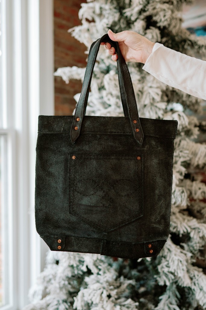 HAFProject's tweet image. Do your Christmas Shopping at Haiti Made! 🤎 Proving dignified jobs for men and women in Haiti, these beautiful leather goods are more than just high-end bags, they are the means to a future for real people with real dreams.

Shop today. haitimade.com