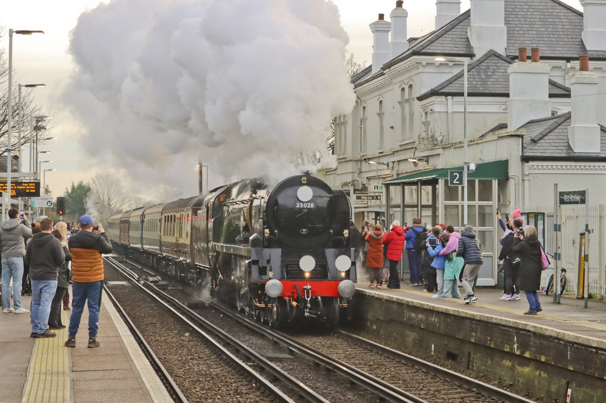Ashley Smith (@alts1985) on Twitter photo 35028 ‘Clan Line’ powering through Sussex with ‘Bath & Bristol Christmas Express’ Saturday 14th December 2024. Filmed at Hassocks, Preston Park and West Worthing
<a href="/ClanLine28/">Clan Line</a> <a href="/westcoastrail/">West Coast Railways</a> <a href="/railwaytouring/">Railway Touring Co.</a> <a href="/railcamlive/">Railcam UK</a> <a href="/SouthernRailUK/">Southern</a>
youtu.be/oAtD_G7ugyw?si… 35028 ‘Clan Line’ powering through Sussex with ‘Bath & Bristol Christmas Express’ Saturday 14th December 2024. Filmed at Hassocks, Preston Park and West Worthing
<a href="/ClanLine28/">Clan Line</a> <a href="/westcoastrail/">West Coast Railways</a> <a href="/railwaytouring/">Railway Touring Co.</a> <a href="/railcamlive/">Railcam UK</a> <a href="/SouthernRailUK/">Southern</a>
youtu.be/oAtD_G7ugyw?si…