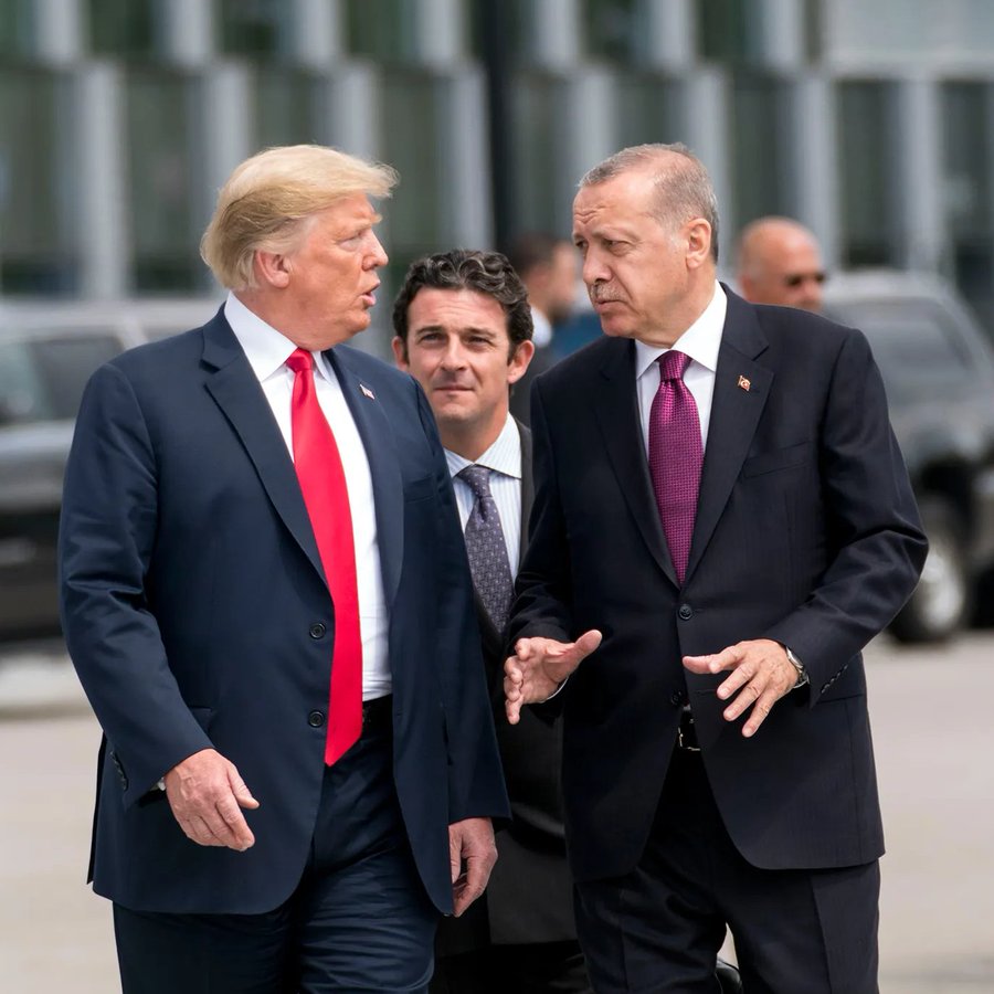 ibrahimkaragul's tweet image. Trump’ın açımlamaları şudur:
ABD Suriye’den çekilecek!

Trump: “Suriye’de güç Türkiye’dir. Erdoğan’la çok iyi anlaşıyorum. Çok akıllı bir adam ve çok güçlü. 
Askerlerimizin öldürülmesini istemem. 
Zaten artık olmaz diye düşünüyorum.”

Bu açıklamadan hemen sonra:
PKK/KCK&apos;lı…