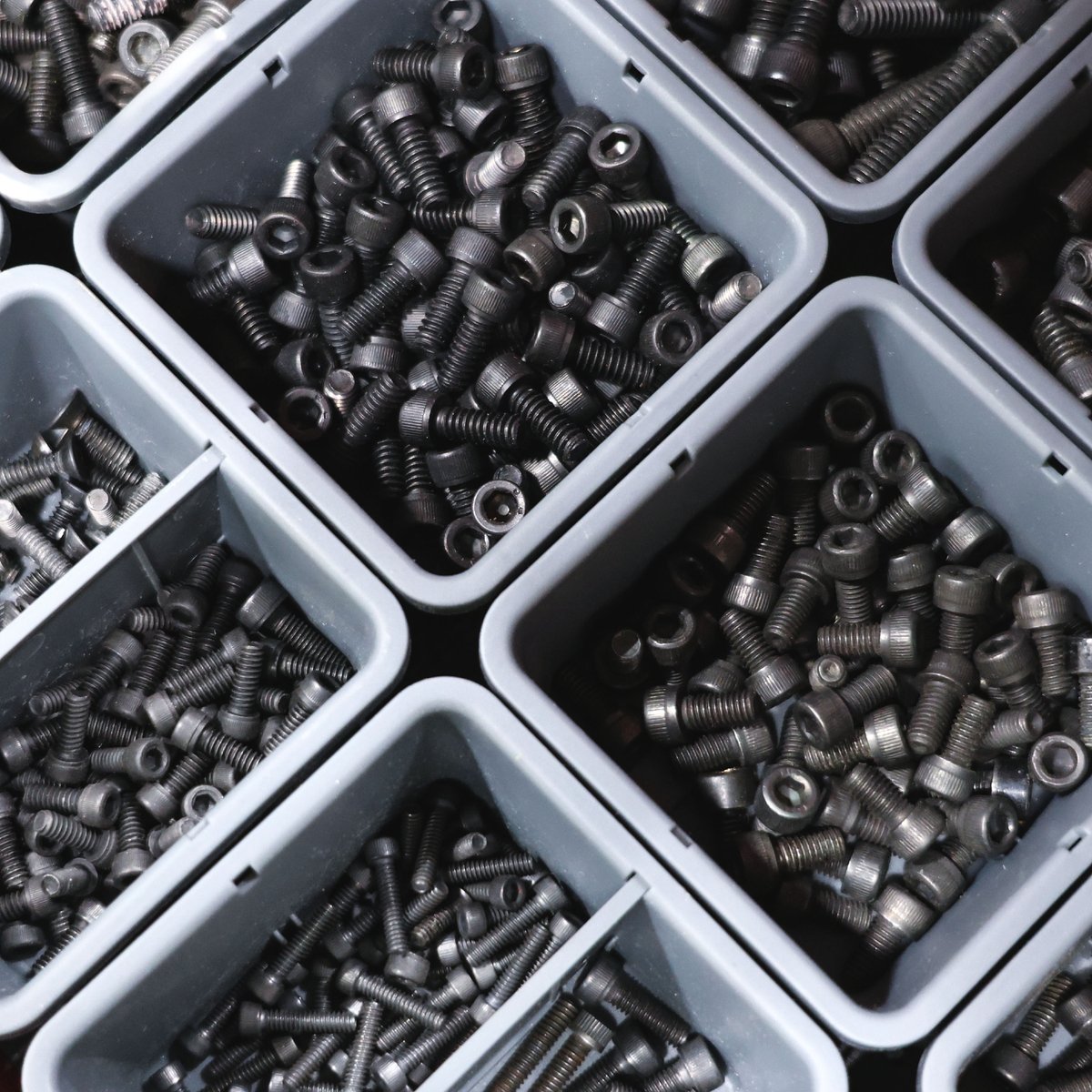 Toolgrid's tweet image. Toolgrid™ Containers are a game-changer! 🔧 Organize all your loose hardware and small parts with ease. With 5 container sizes and 3 divider lengths, your parts drawer will never look better! 🙌

#toolgrid #organizeyourtools #hardwarestorage #DIYHacks #toolbox #toolchest #tools