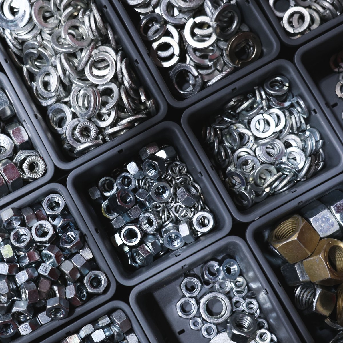 Toolgrid's tweet image. Toolgrid™ Containers are a game-changer! 🔧 Organize all your loose hardware and small parts with ease. With 5 container sizes and 3 divider lengths, your parts drawer will never look better! 🙌

#toolgrid #organizeyourtools #hardwarestorage #DIYHacks #toolbox #toolchest #tools