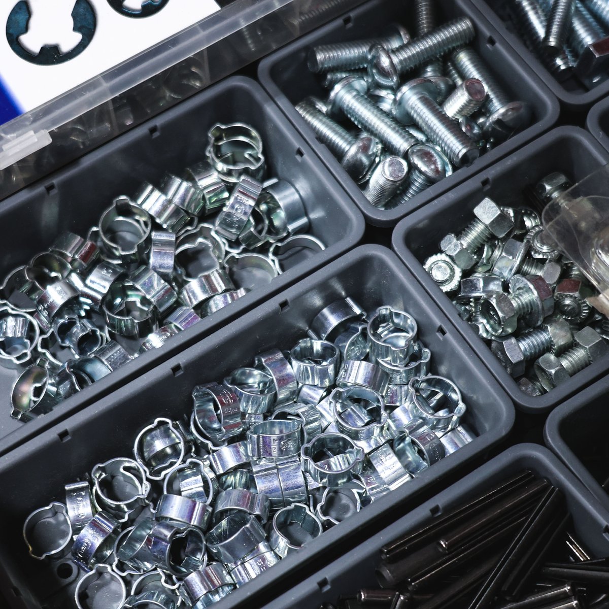Toolgrid's tweet image. Toolgrid™ Containers are a game-changer! 🔧 Organize all your loose hardware and small parts with ease. With 5 container sizes and 3 divider lengths, your parts drawer will never look better! 🙌

#toolgrid #organizeyourtools #hardwarestorage #DIYHacks #toolbox #toolchest #tools