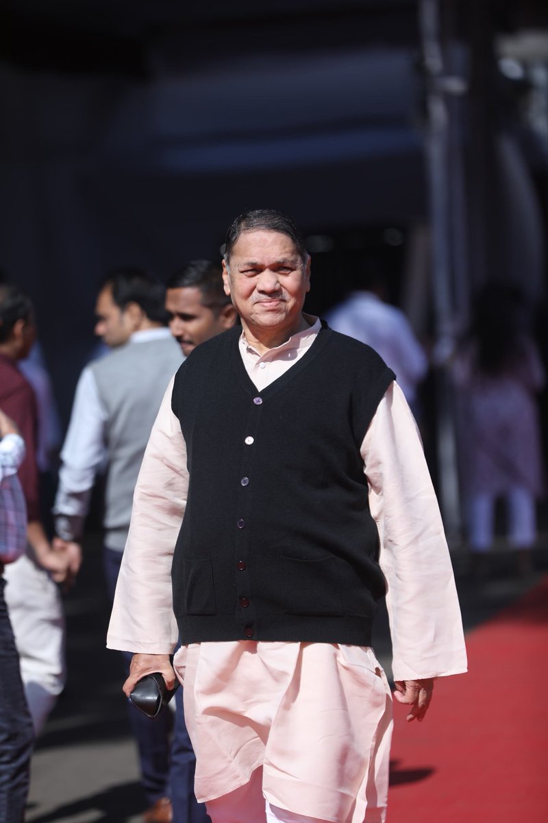 rahulppadwal's tweet photo. मा. दिलीपराव वळसे पाटील यांच्यासारख्या निष्णात, प्रशासकिय पकड असणाऱ्या, निष्कलंक, चारित्र्यसंपन्न, विद्वान व अनुभवी नेत्याला मंत्रिमंडळात स्थान न मिळणे हे राज्याचे दुर्दैव 🤦🏼‍♂️
@Dwalsepatil @PurvaWalsePatil @AjitPawarSpeaks @Dev_Fadnavis https://t.co/YHO8h3YU5z
