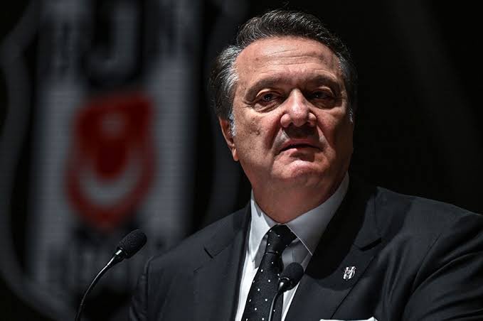 ForzaSenBenYok's tweet photo. Türk Futbol tarihinin en kötü başkanı olarak tarihe geçtin Hasan Arat. https://t.co/aHHjhS8ycI