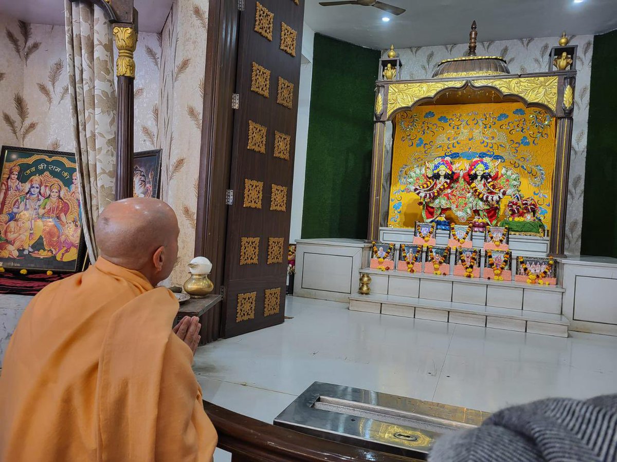 radhanathswami's tweet photo. “Obstacles become blessings with the right angle of vision: Try to understand your life's lessons and persevere, while humbly seeking shelter of the Supreme Beloved within your heart.” - His Holiness Radhanath Swami 

#obstacles #lesson #radhanathswami https://t.co/BwdqhJV92n