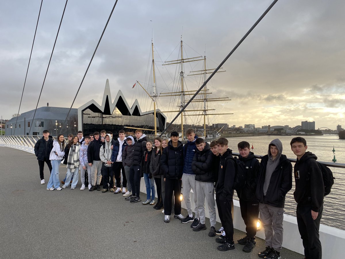 Higher geography students did a great job looking out for problems and solutions to traffic and the built environment in Glasgow city centre today 🏠 🏢🚘 🏭🚆 🚇 🏚️ <a href="/LHS_Humanities/">LHS Humanities</a> <a href="/LarbertHigh/">Larbert High School</a>