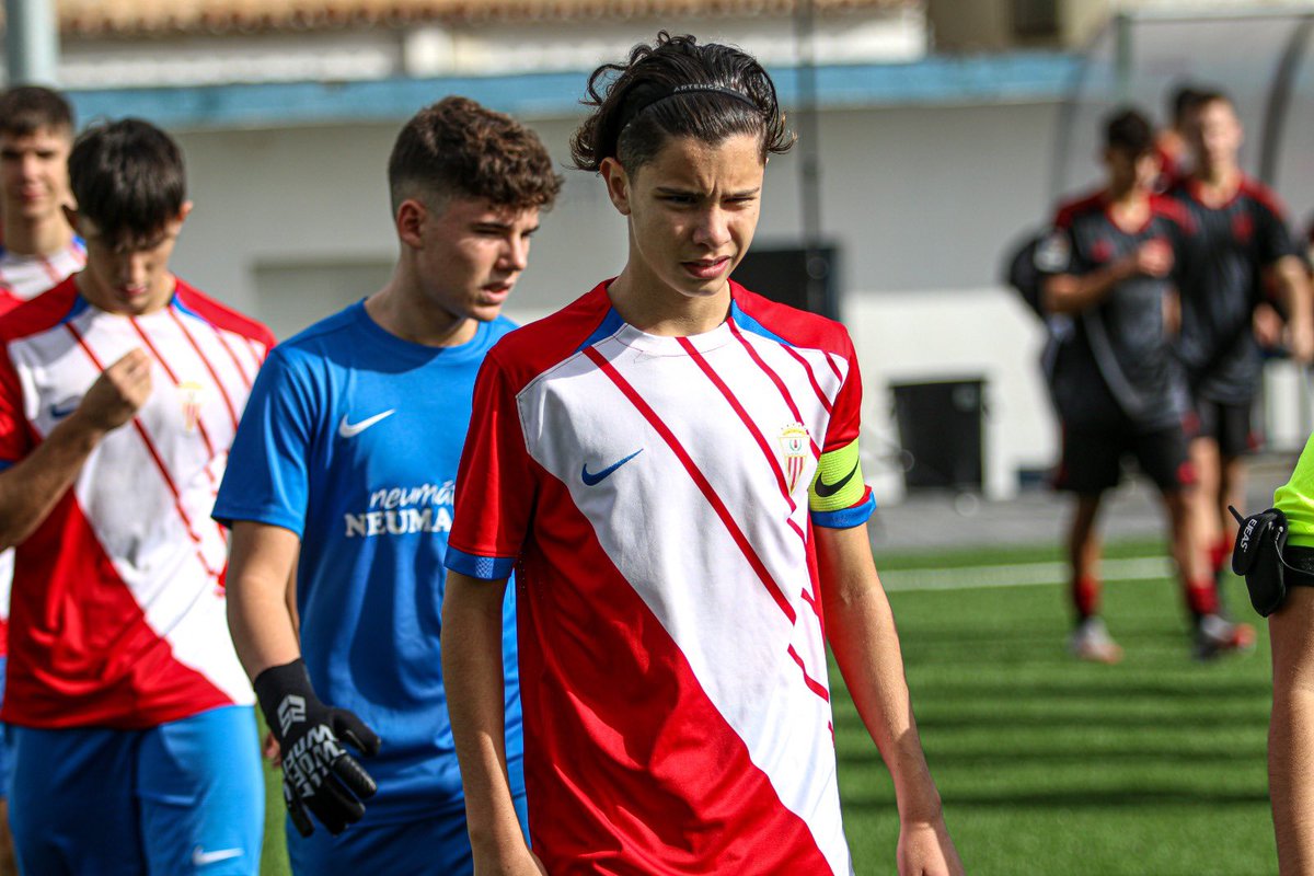 AlgecirasCF's tweet image. ℹ️𝐑𝐞𝐬𝐮𝐥𝐭𝐚𝐝𝐨𝐬 𝐝𝐞 𝐧𝐮𝐞𝐬𝐭𝐫𝐚 𝐜𝐚𝐧𝐭𝐞𝐫𝐚. 

Senior B -AD Taraguilla 2-3
División de Honor Cadete –Granada CF 0-4
CD Vejer Balompie –Juvenil B 0-3
Juvenil A-CD Sporting Chiclana 5-1
Infantil A–San Roque Balompié 0-1
Ciudad de Cadiz-Cadete B 2-2

#FormandoEstrellas