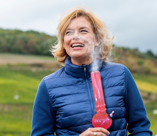 legcan70832's tweet image. Da fällt mir nichts mehr zu ein!🤢🤮
#merzhatfertig #schwarzerFilz  #NiemehrCDUCSU #BlackRockFritz #merzdarfnichtkanzlerwerden #flugzwerg #merzschadetdeutschland #niemalsmerz #merzistnichtmeinkanzlerkandidat #MerzKannEsNicht #merzunwählbar #merzverhindern 
😇