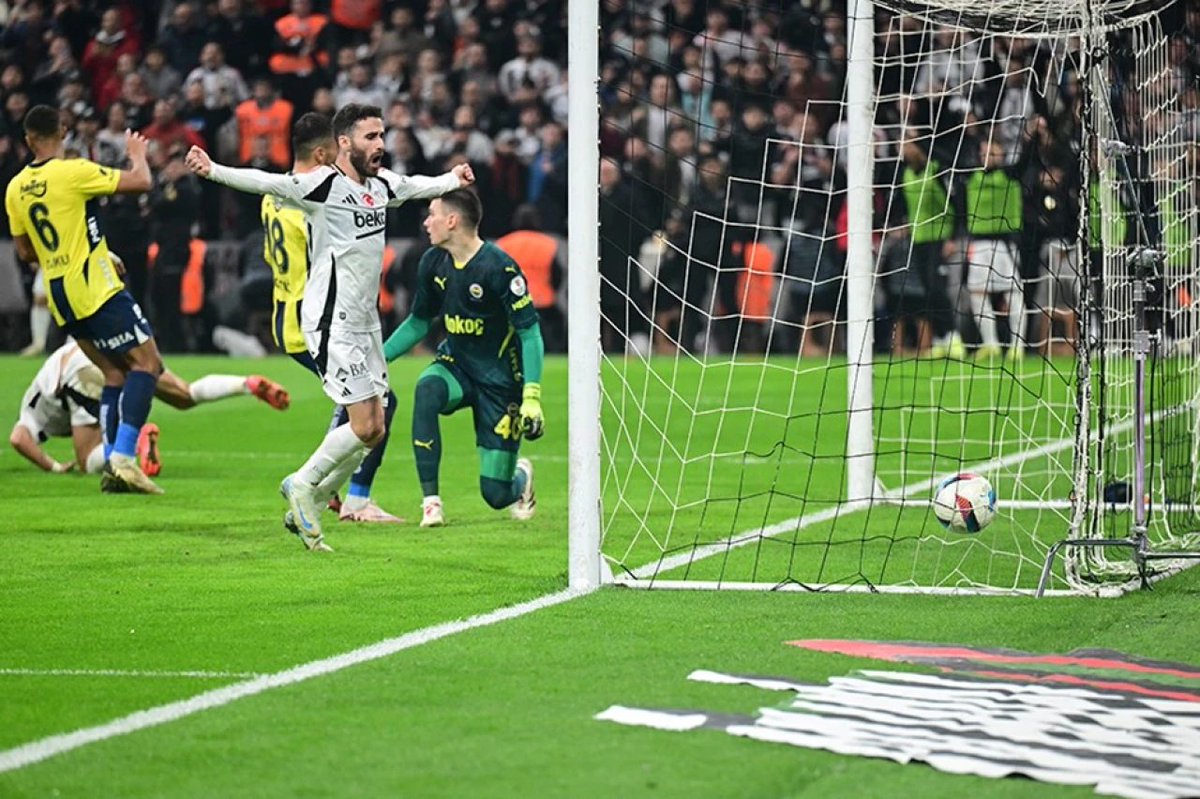 HaberKartali's tweet photo. Beşiktaş, ligde oynadığı son 7 maçta sadece Fenerbahçe'yi yendi. https://t.co/7ldSDNCtgn