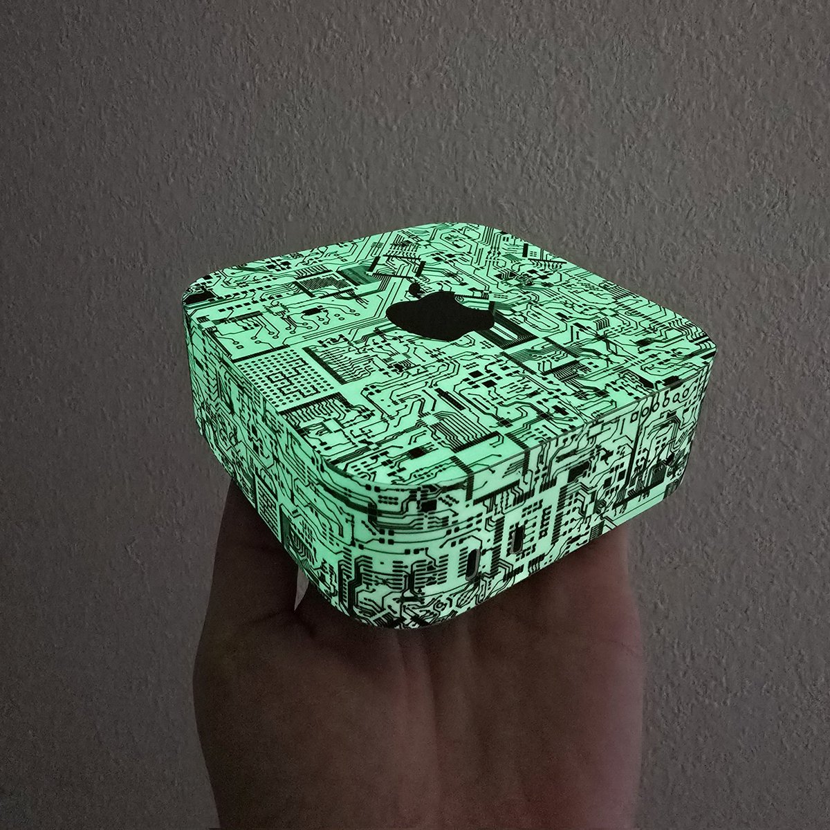 AMLanzana's tweet photo. @dbrand since you won't I will. https://t.co/hnatu7HvZw