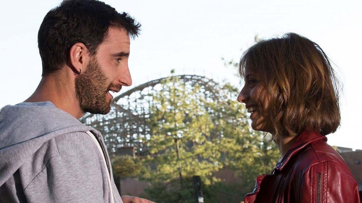 rtveplay's tweet photo. ¿A quién no le gusta una buena comedia romántica? 💖

Mario y Olivia se enamoran locamente. Un día, planteándose que toda relación se acaba, el gato de ambos, llamado Miamor, desaparece

'Miamor perdido'  con Dani Rovira y Michelle Jenner en #RTVPlay 

https://t.co/Nyzw1rb7M4 https://t.co/RuLUAEwU0N