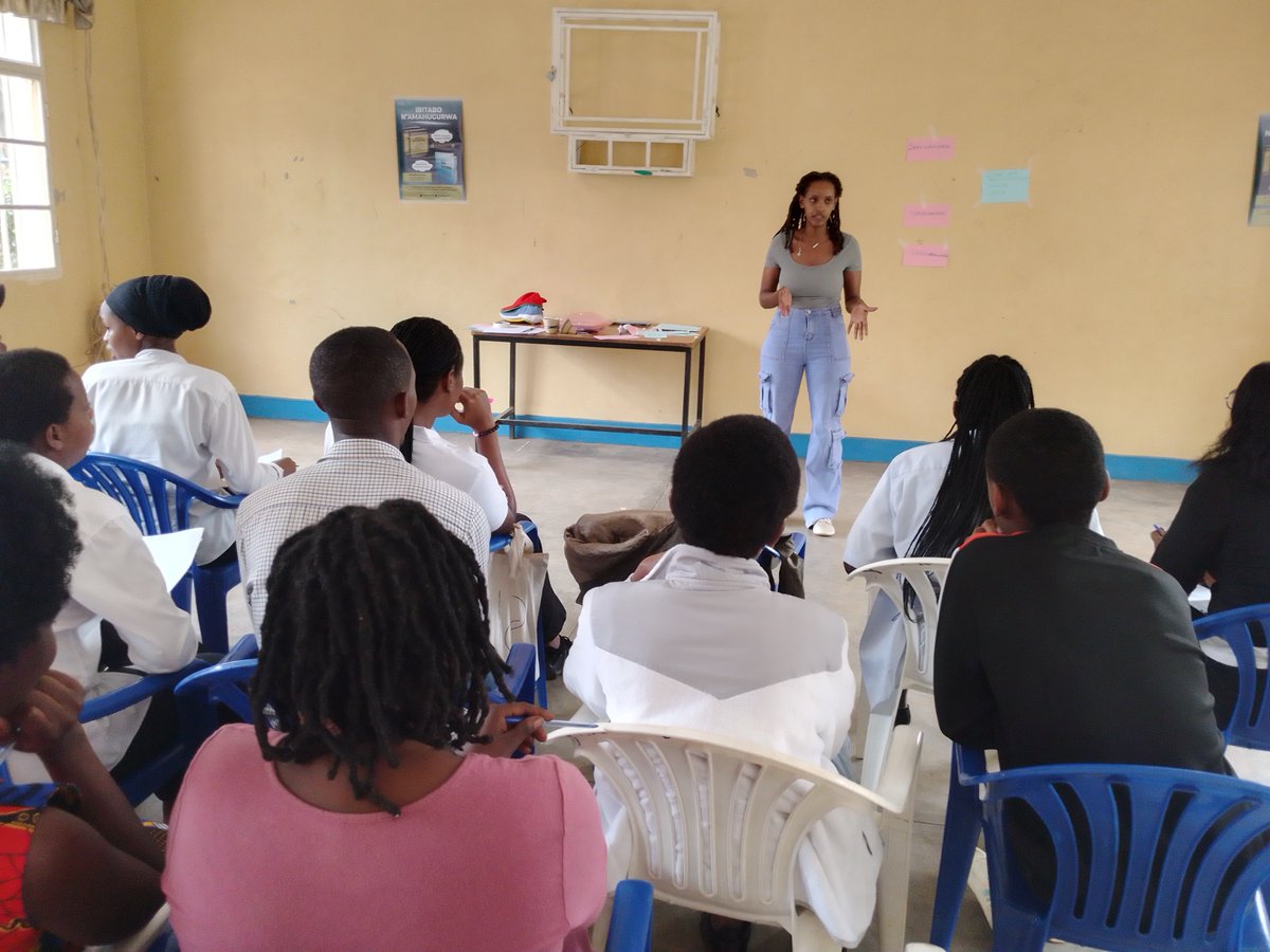 RusineAlexis's tweet photo. 19 young people receive their certificates after attending  “NAWE HANGA AGASHYA/Creativity&amp;Innovation training (Introductory level). The training was organized in collaboration with @YegoKimisagara  YOUTH  CENTER. A contribution to youth employment in Rwanda, NST2 and SDGs. https://t.co/Tx8UwpQI0t