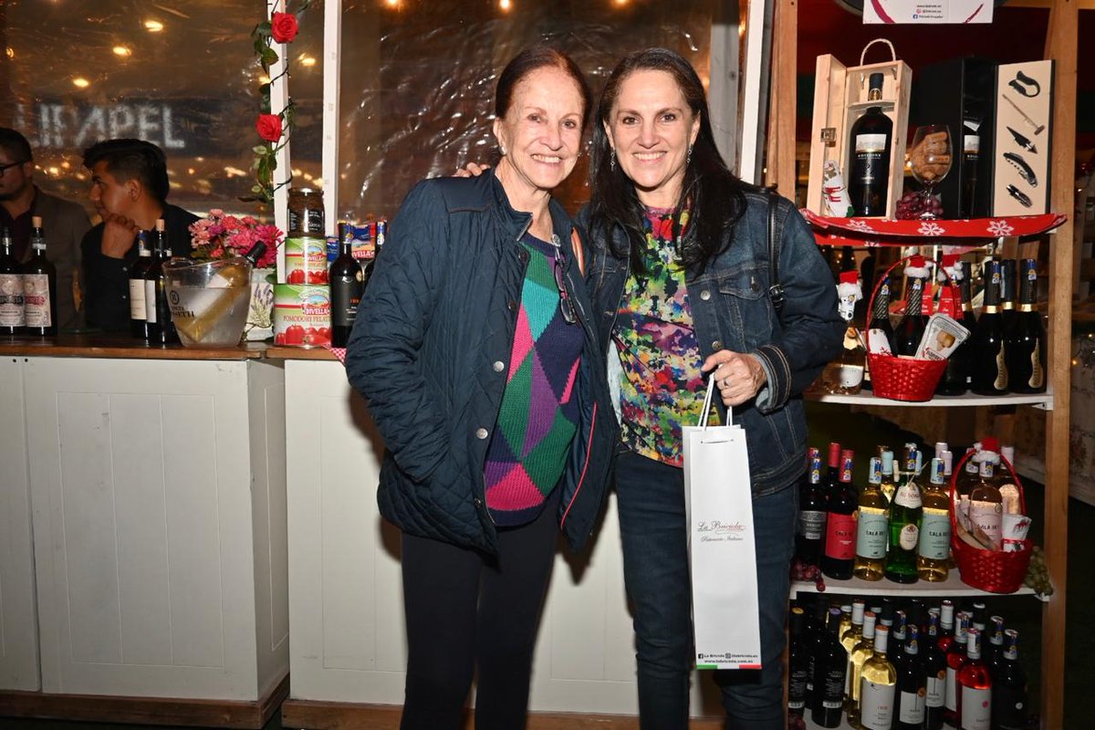 ecuaitalia's tweet photo. Muchas gracias #Italcom pionero en la importación de productos alimenticios italianos 🇮🇹 en Ecuador con 26 años de trayectoria, presente en el MERCATINO DI NATALE CBEI 2024 🎄🌟
Una jornada en que se compartió en familia y se apoyó a la reactivación comercial 🎁
@CeEcuatoriano @ItalyinEcuador @Gabrielacartage @jliturralde2 @JCCassinelli @DriversEcuador @CostaCaterina @mariocanessa @MauroToscanini