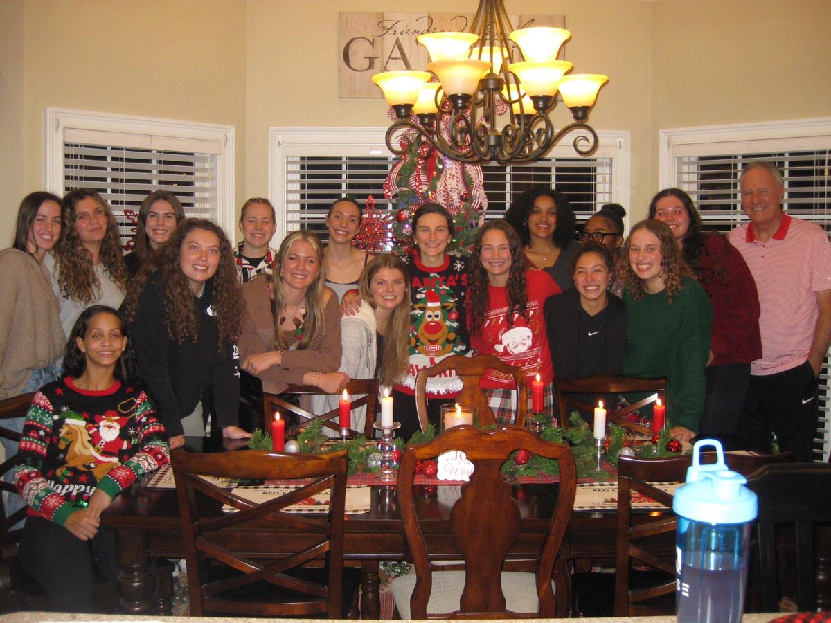 Merry Christmas from your Emmanuel University Lady Lions. ❤️