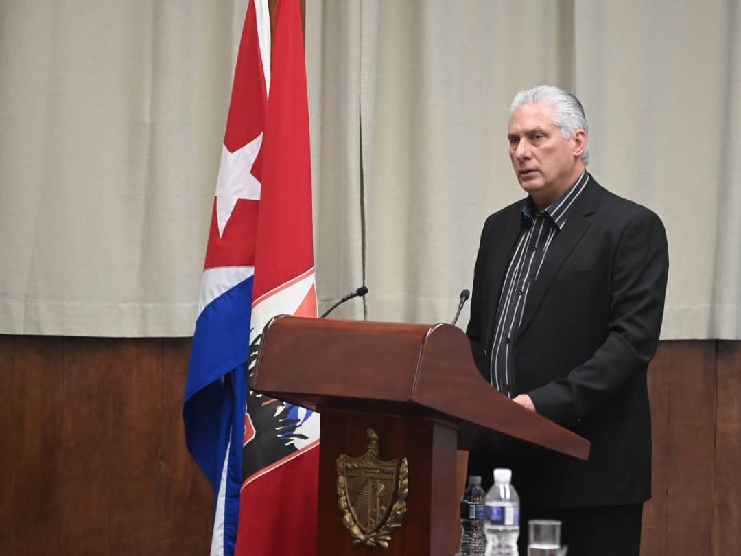 🗣️| No la resistencia como sinónimo de soportar, tolerar, sufrir, sacrificarse. No, esa jamás podría ser nuestra concepción. La resistencia cubana es la respuesta que ha dado la nación a lo largo de su historia:
#ConLaFuerzaDeLaUnidad