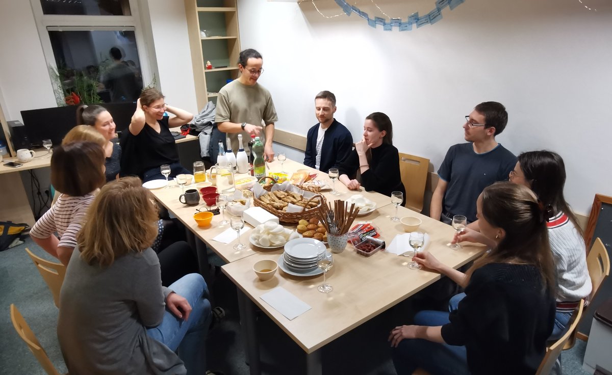 After almost 5 years in the lab, we said goodbye to Honza over some amazing Vietnamese food—thank you for the treat! Wishing you all the best in your new chapter at @KSomyajit lab. They’re lucky to have you—good luck, Honza!