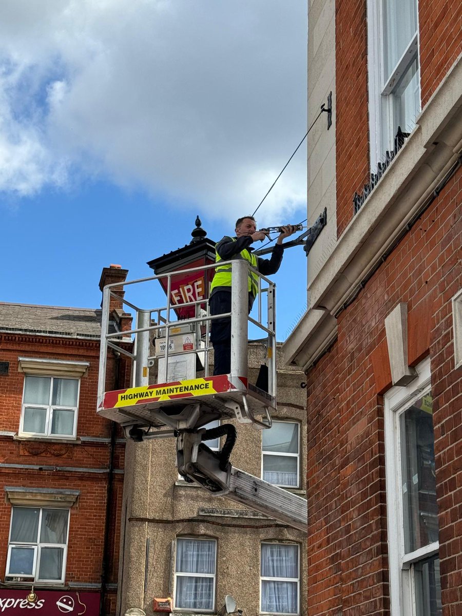 HOLTofLondon's tweet photo. 16th December – Plumstead Fire Station Lantern, Greenwich 🚒

On a cold winter night, you can almost feel the warm glow of this restored fire station lantern.

https://t.co/h26P2lDm0w https://t.co/jOupKe5DRb