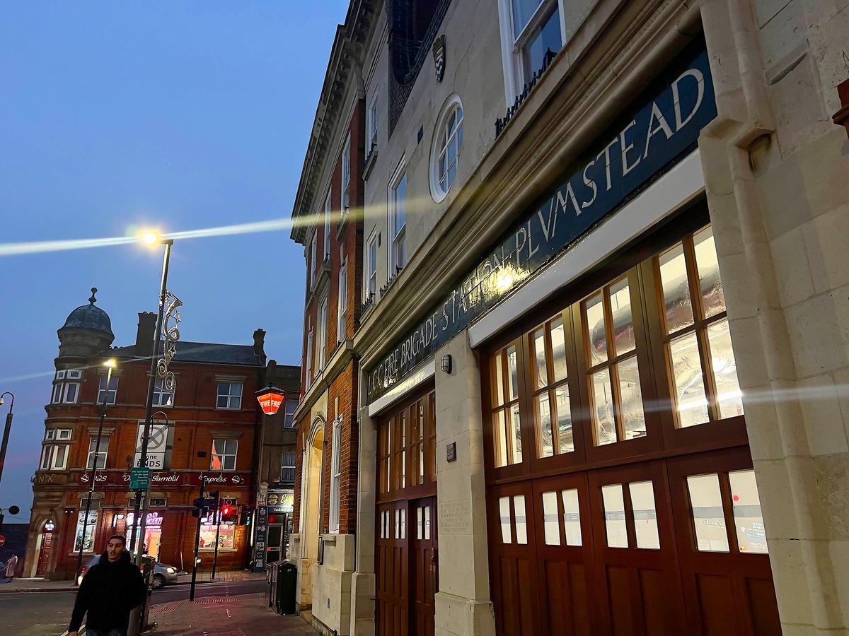 16th December – Plumstead Fire Station Lantern, Greenwich 🚒

On a cold winter night, you can almost feel the warm glow of this restored fire station lantern.

a1lightingmagazine.com/company-news/w…