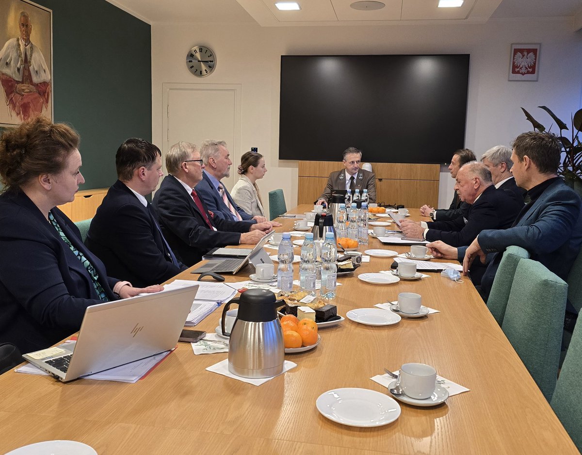 tomarkiewicz's tweet photo. Rada Uczelni @up_poznan kończy kadencję 2021-24.
63 posiedzenia, 96 uchwał, a przede wszystkim setki godzin dyskusji o Uczelni, jej finansach, majątku i zarządzaniu nią.
To był dobry czas! https://t.co/zI9BCPwkRB