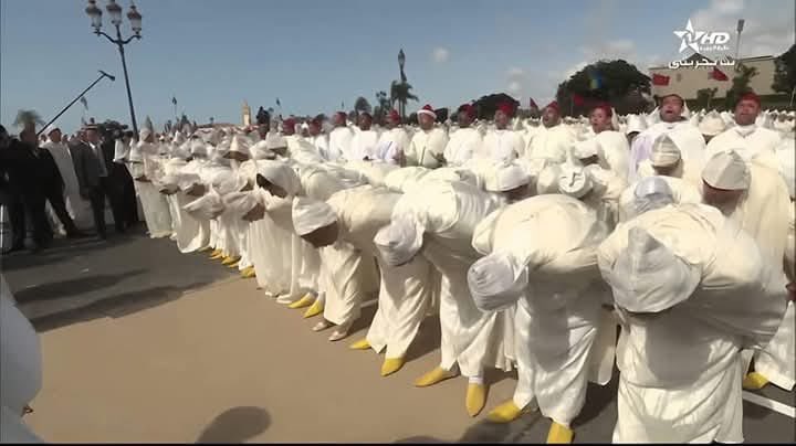 سنحرر وطننا من هذه الطغمة العلوية الفاسدة الظالمة التي استعبدت شعبنا المغربي الآبي 

#الجيش_المغربي_الحر