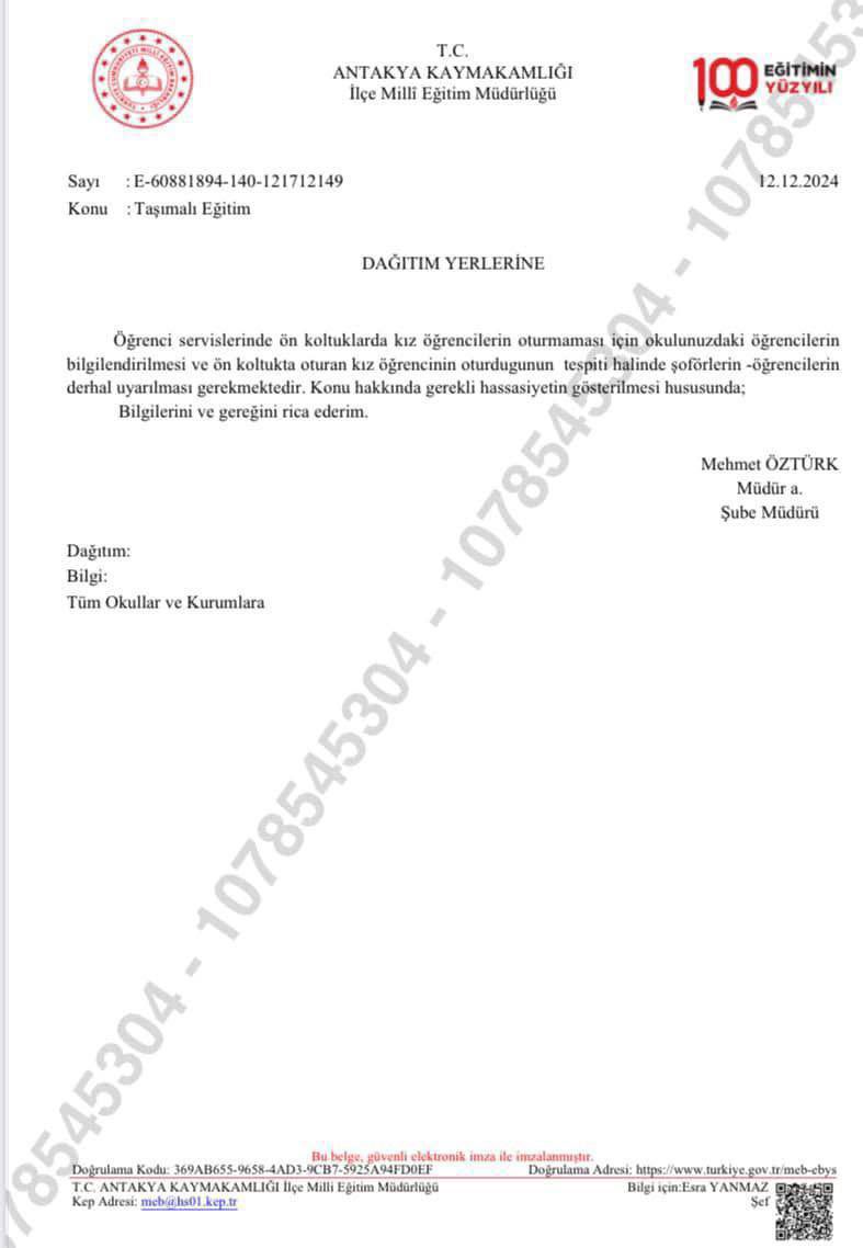 Hatay’da Antakya İlçe Milli Eğitim Müdürlüğü, bağlı okullara gönderdiği yazıda kız öğrencilerin servislerde ön koltuklara oturtulmamasını istedi.

Kız çocuklarını tacizcilerden koruyamayan bir düzenin ‘kız çocukları serviste öne oturmasın’ diyen kurumları olmasına şaşırmıyoruz.