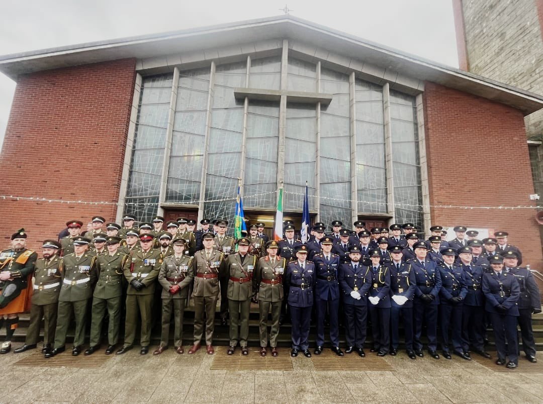 6_Inf_Bn's tweet photo. A fitting and moving tribute in Ballinamore today marking the anniversary of Pte Kelly and Garda Sheehan, where mass was celebrated followed by the unveiling of a special memorial in honour of the two fallen comrades. Well done to all involved in today’s occasion. https://t.co/ZmzrZkE42l