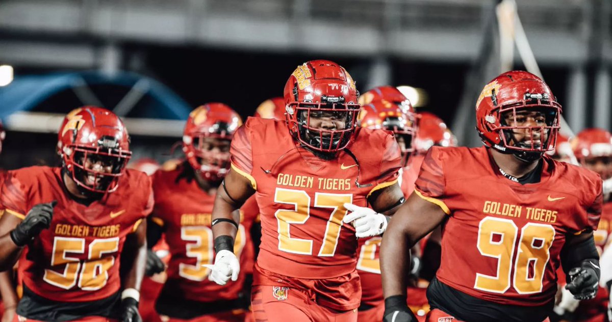 JaxonRoberts12's tweet photo. Blessed to receive an offer from  @SkegeeFootball #AGTG @Rome_buchanan  @tjkelly17 #SIAC  @Coach_james3 #SkegeeFootball #MyTUAthletics 🐅🏈 #BallAndParlay #HBCU https://t.co/05FFwrO8fu