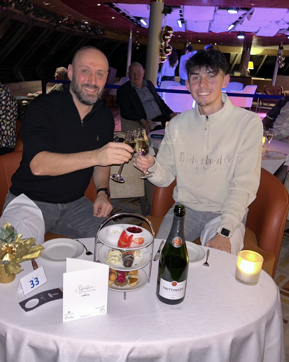 Aᴅᴀᴍ Dᴀᴠʏ tweet media