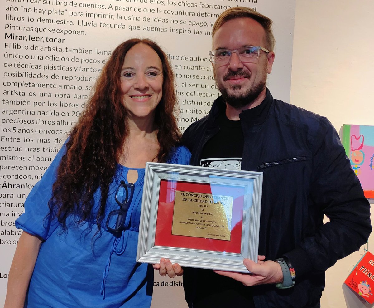 El Concejo Deliberante otorgó distinciones a la trayectoria de la artista Silvia Katz y al Taller Azul de Arte Infantil.

📲 Más info cdsalta.gob.ar/el-concejo-del…