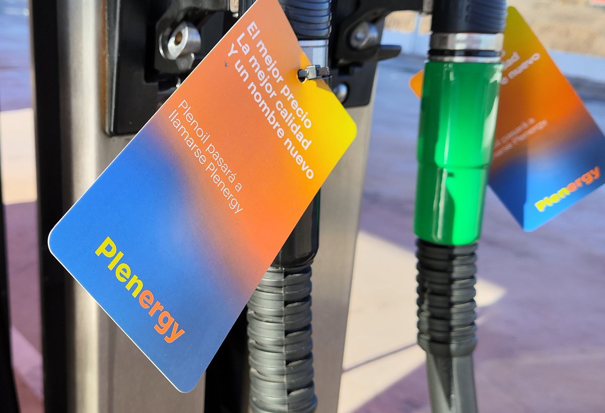 hug0nES's tweet photo. La gasolinera PLENOIL pasará a llamarse PLENERGY.
#DatosDeMierda 😂 https://t.co/BOB37TCGXb