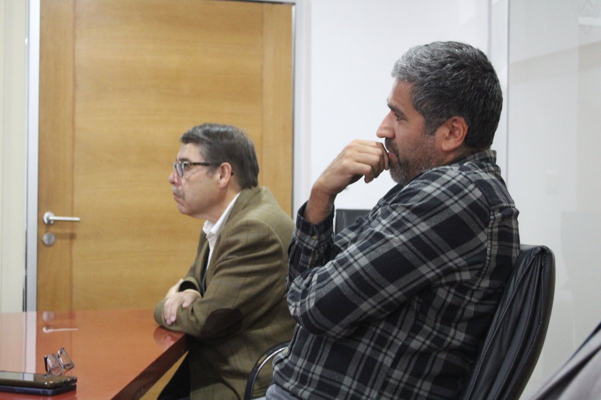 UAtacama's tweet image. Firma de convenio con #FenixGold promueve espacios de prácticas, empleabilidad y disponibiliza capacidades institucionales para el fortalecimiento bidireccional y del quehacer minero local. 
Felipe Ramírez Gte. de Asuntos Legales y el rector Forlin Aguilera firmaron el acuerdo 🤝