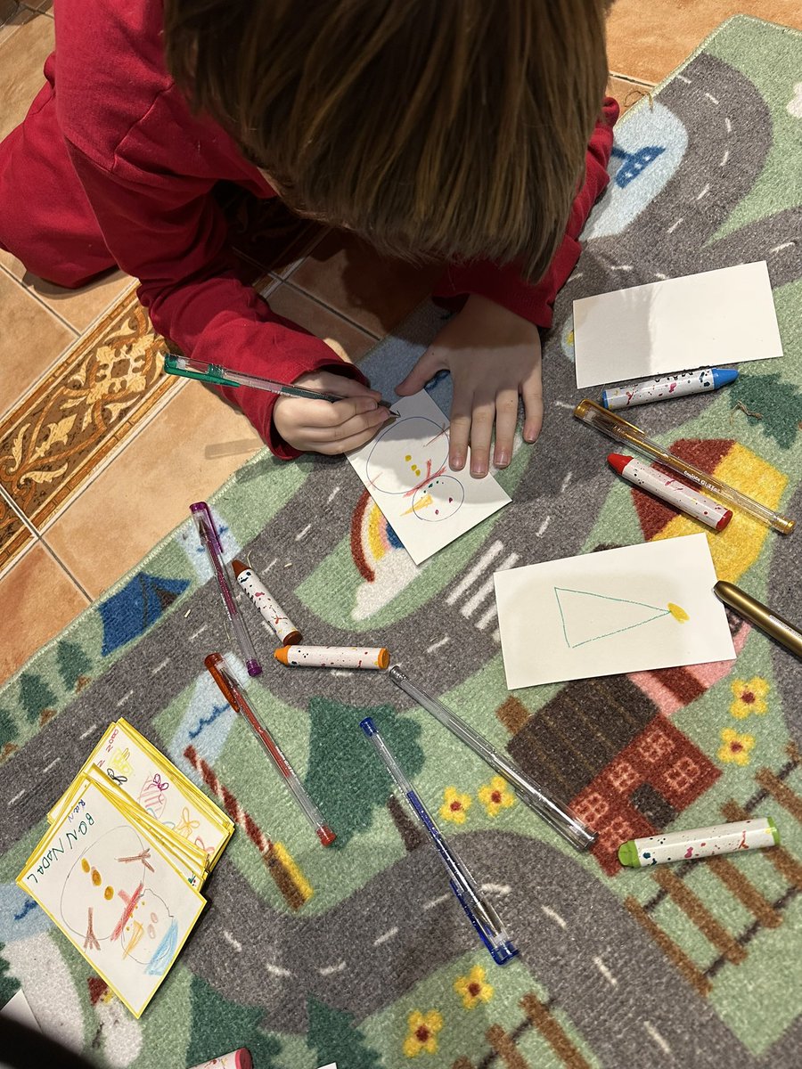 Aquí, acabant detallets nadalencs amb molt il•lusió!