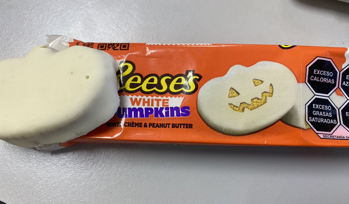 Javoonline's tweet photo. Me siento defraudado. Yo abriendo ansioso mi empaque para darme cuenta que no tiene el dibujo que muestran. #Decepción @reeses @Hersheys https://t.co/s741YSBR3x