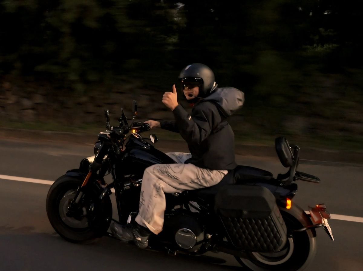 thvjkmon's tweet photo. BIKER JEON. https://t.co/ffVUbTG0j0