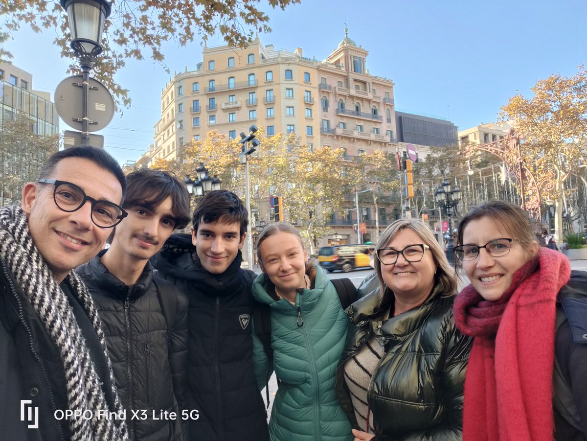 bbac_Montilivi's tweet photo. @Ins_Montilivi 📢Quand tes anciens élèves viennent te rendre visite ou t'acompagnent lors d'une excursion à Barcelona. Nous aimons ces surprises😍#batxibac
BATXIBAC UN JOUR BATXIBAC TOUJOURS🎯 https://t.co/0NejnaICNL